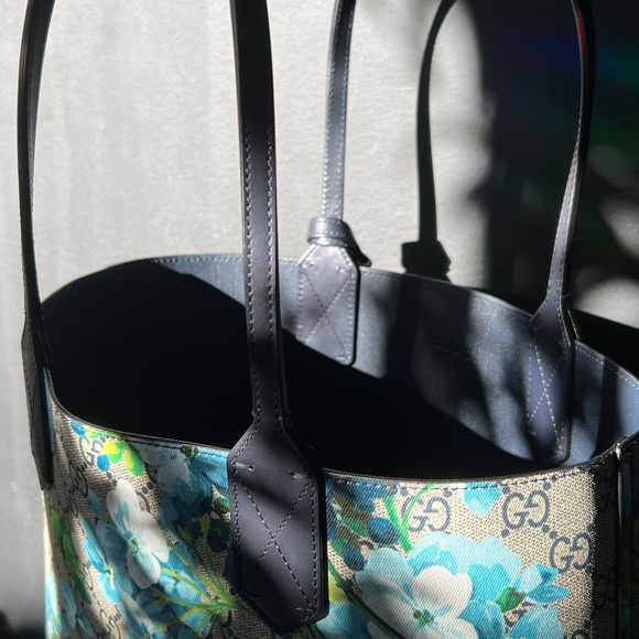 Gucci | GG Blooms Small Reversible Tote - Picture 6 of 14
